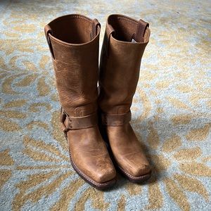 Beautiful NWOT square toe harness motorcycle boots